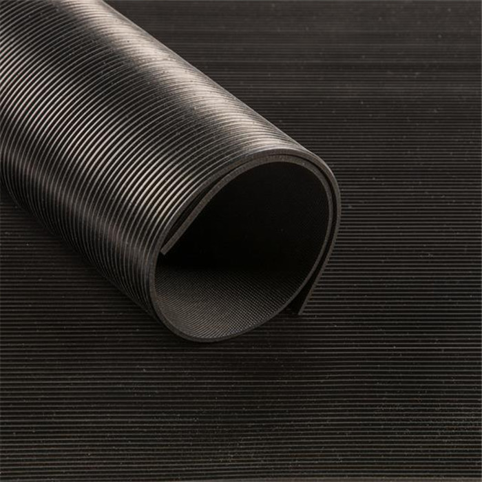 Tapis caoutchouc 3mm strie noir 1,0m det Tapis caoutchouc 3mm strie noir 1,0m det
